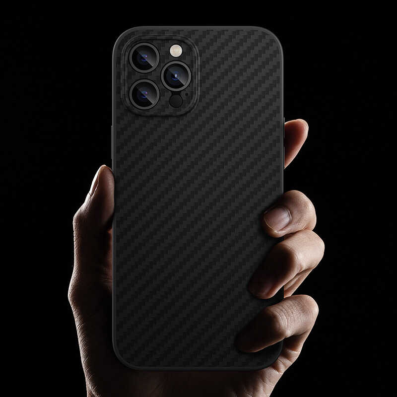 Apple iPhone 12 Pro Max Kılıf Karbon Fiber Benks Hybrid Kevlar Kapak Siyah