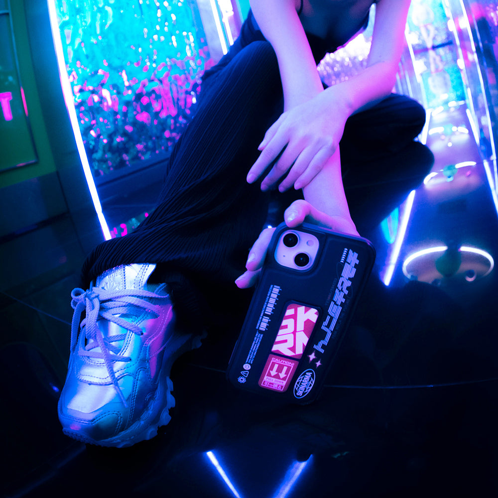 Apple iPhone 13 Kılıf Skinarma Standlı Deri Görünümlü Akarui Kapak Mavi