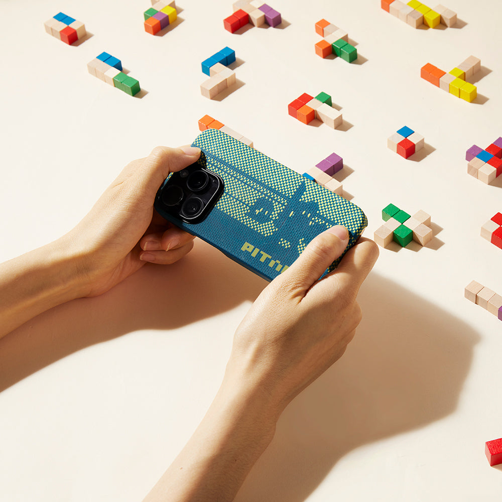 Apple iPhone 14 Pro Kılıf M-safe Şarj Özellikli Aramid Fiber Pitaka Tactile Woven Pixel Game Kapak Yeşil-Mavi