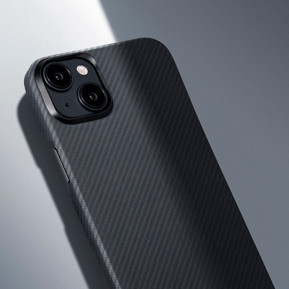 Apple iPhone 15 Plus Kılıf M-safe Şarj Özellikli 600D Aramid Fiber Pitaka Ultra-Slim Classic Serisi Black-Grey Twill Kapak Siyah-Gri