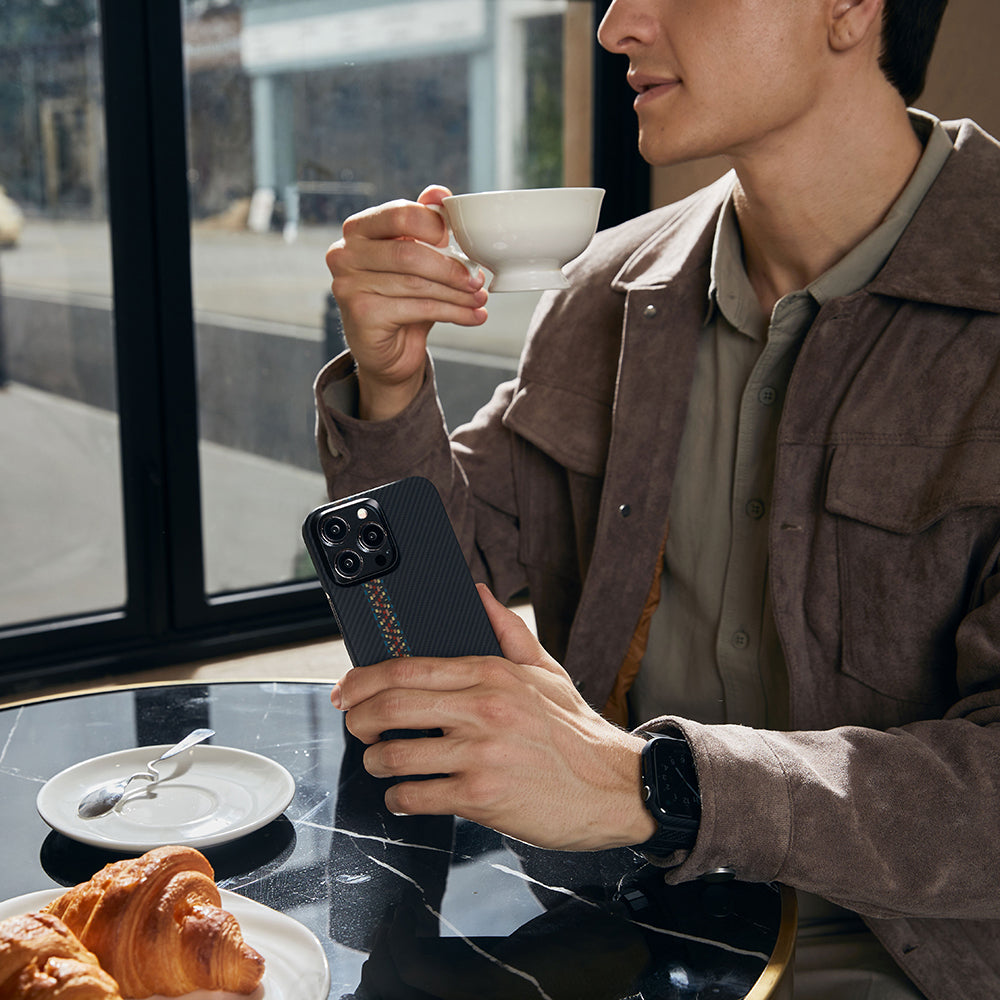 Apple iPhone 15 Pro Kılıf M-safe Şarj Özellikli 600D Aramid Fiber Pitaka Tactile Woven Orchestra Serisi Rhapsody Kapak Siyah