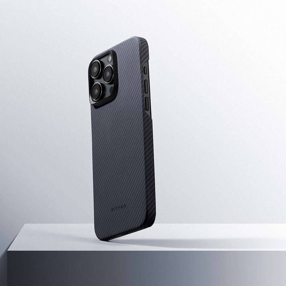 Apple iPhone 15 Pro Kılıf M-safe Şarj Özellikli 600D Aramid Fiber Pitaka Ultra-Slim Classic Serisi Black-Grey Twill Kapak Siyah-Gri