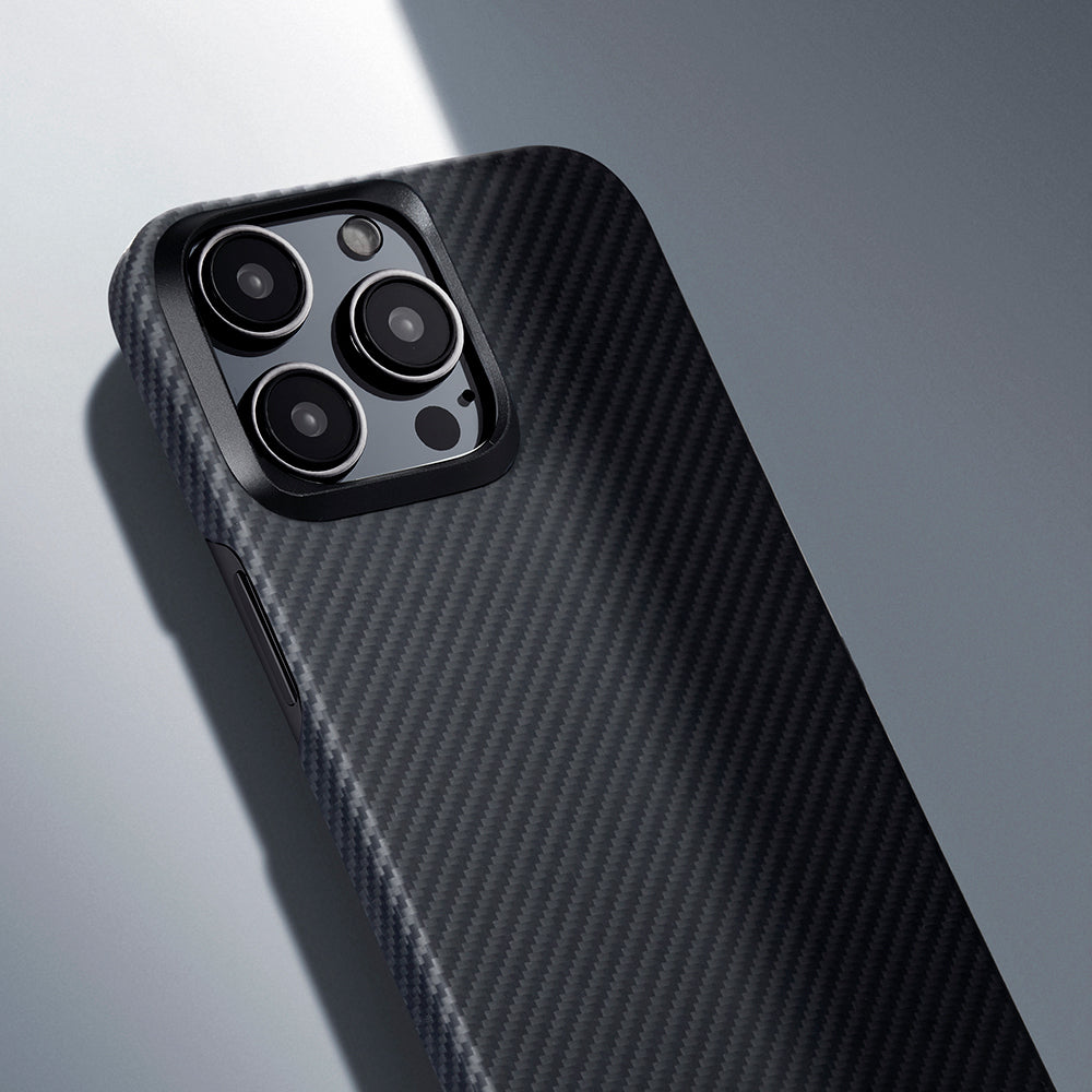 Apple iPhone 15 Pro Kılıf M-safe Şarj Özellikli 600D Aramid Fiber Pitaka Ultra-Slim Classic Serisi Black-Grey Twill Kapak Siyah-Gri