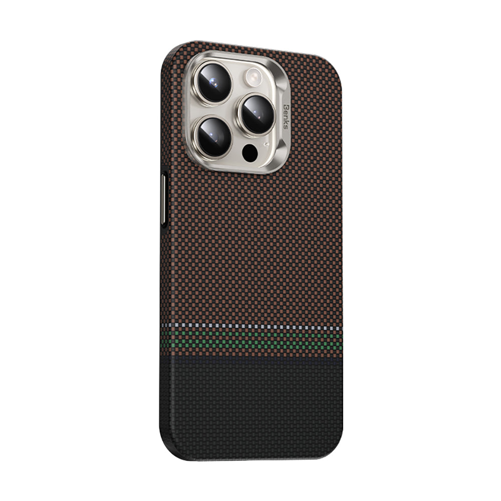 Apple iPhone 15 Pro Kılıf M-safe Şarj Özellikli Karbon Fiber Tasarımlı Benks Prestige ArmorPro Kevlar Kapak Gold