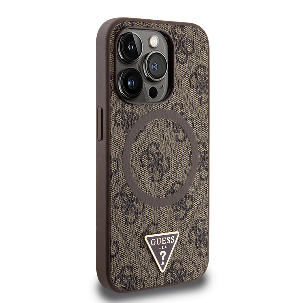 Apple iPhone 15 Pro Max Kılıf Guess Orjinal Lisanslı M-safe Şarj Özellikli PU Üçgen Logo 4G Desenli Kapak Kahverengi