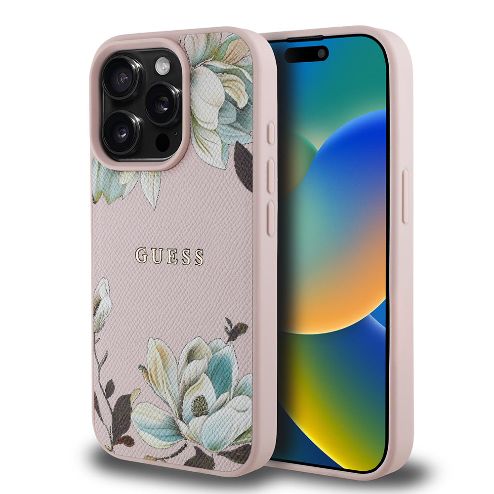 Apple iPhone 15 Pro Max Kılıf Guess Orjinal Lisanslı M-safe Şarj Özellikli Taneli Çiçek Tasarımlı Metal Yazı Logolu Kapak Pembe