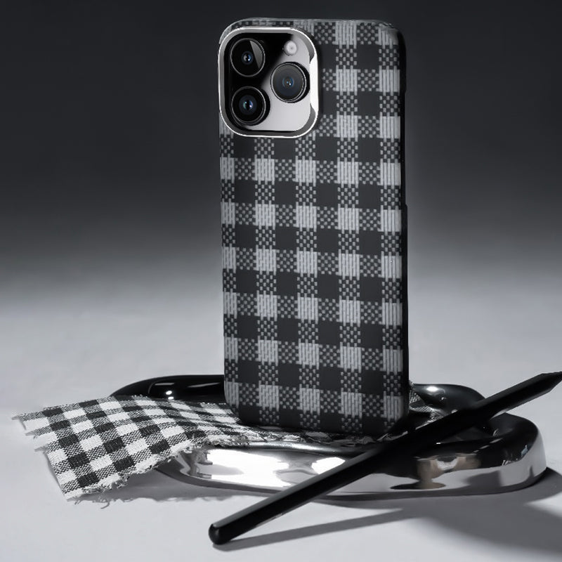 Apple iPhone 15 Pro Max Kılıf M-safe Şarj Özellikli Ekose Tasarımlı Benks ArmorVichy Kevlar Kapak Kırmızı