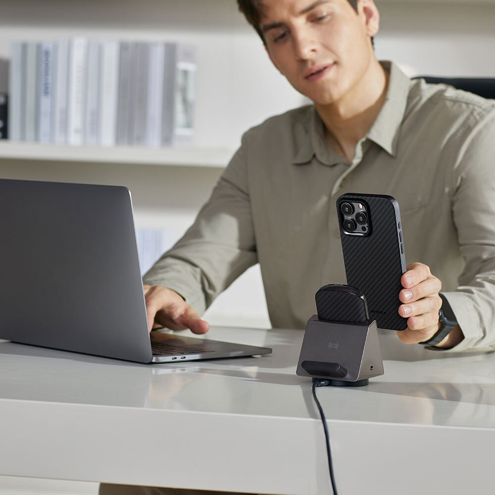 Apple iPhone 15 Pro Max Kılıf M-safe Şarj Özellikli 1500D Aramid Fiber Pitaka Military-Grade Classic Serisi Black-Grey Twill Kapak Siyah-Mavi