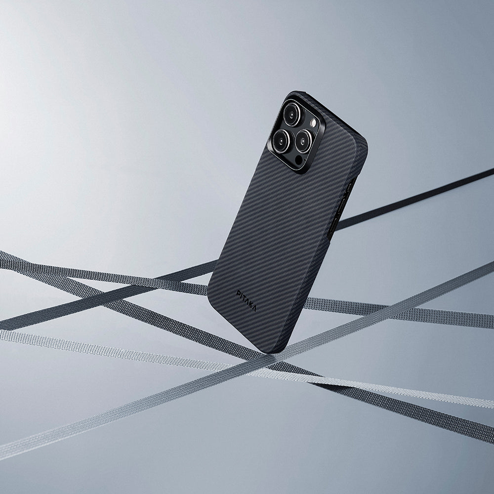 Apple iPhone 15 Pro Max Kılıf M-safe Şarj Özellikli 600D Aramid Fiber Pitaka Ultra-Slim Classic Serisi Black-Grey Twill Kapak Siyah-Gri