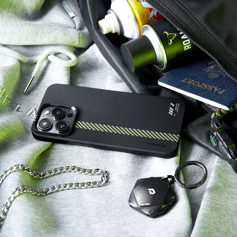 Apple iPhone 15 Pro Max Kılıf M-safe Şarj Özellikli Aramid Fiber Pitaka Tactile Woven Break The Line Kapak Siyah