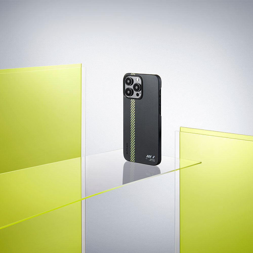 Apple iPhone 15 Pro Max Kılıf M-safe Şarj Özellikli Aramid Fiber Pitaka Tactile Woven Break The Line Kapak Siyah