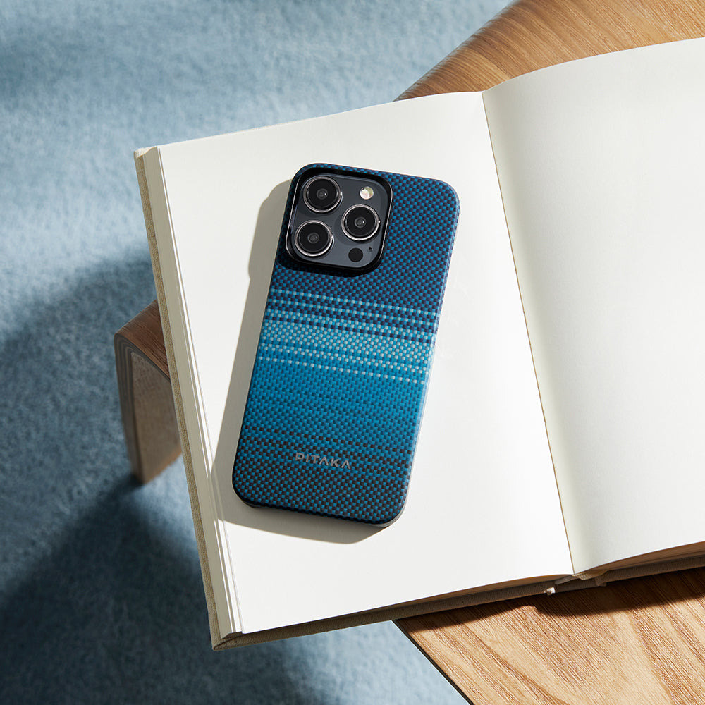 Apple iPhone 15 Pro Max Kılıf M-safe Şarj Özellikli Aramid Fiber Pitaka Tactile Woven Sunset-Moonrise Serisi Moonrise Kapak Mavi