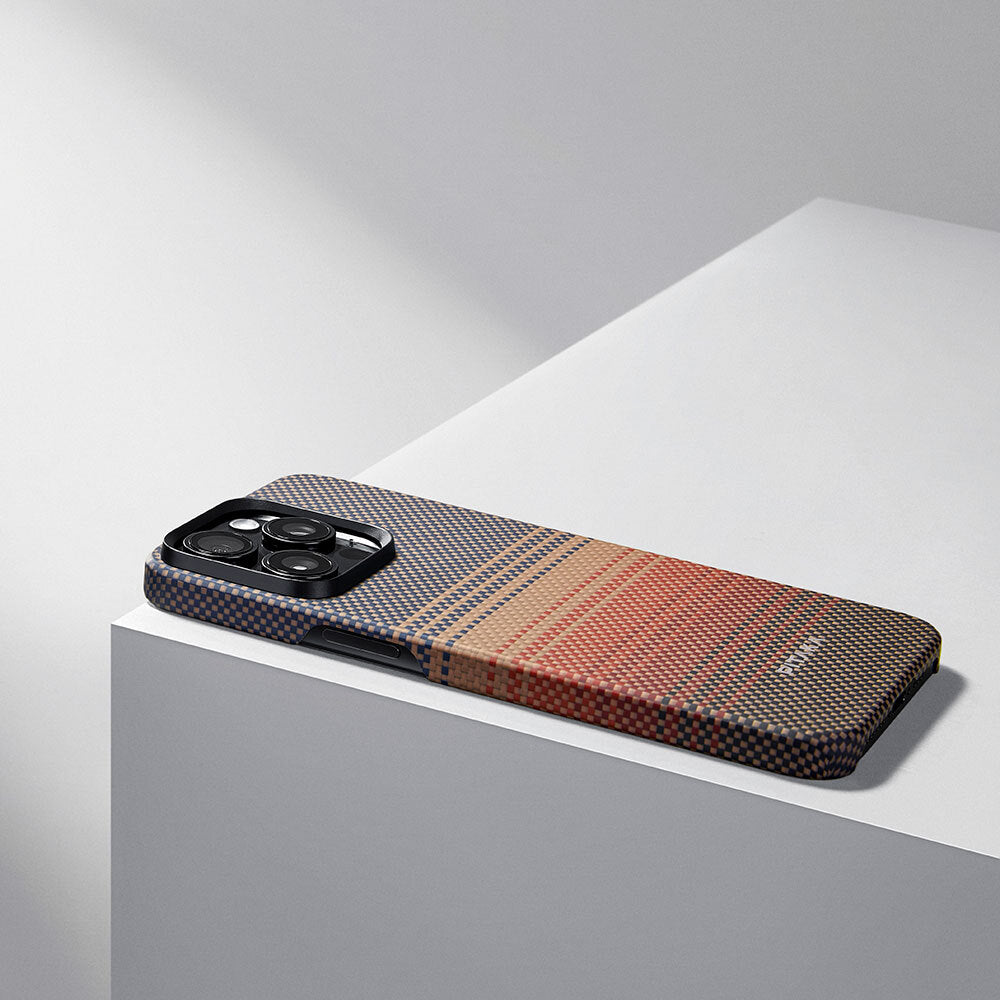 Apple iPhone 15 Pro Max Kılıf M-safe Şarj Özellikli Aramid Fiber Pitaka Tactile Woven Sunset-Moonrise Serisi Sunset Kapak Kahverengi