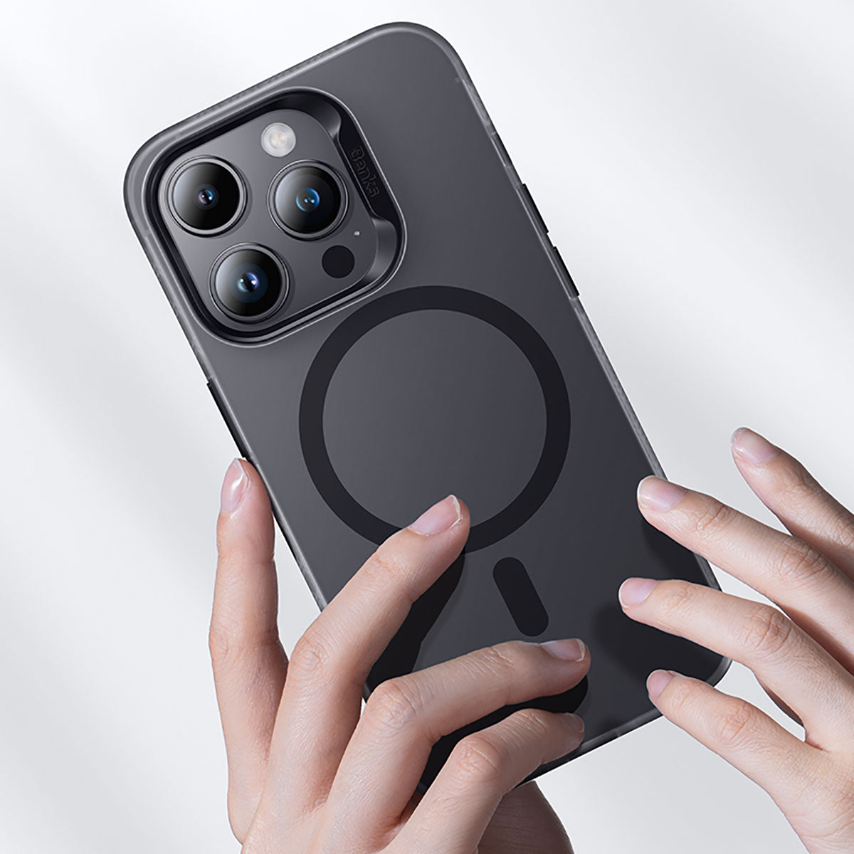 Apple iPhone 15 Pro Max Kılıf M-safe Şarj Özellikli Benks Lucid Armor Kapak Gri