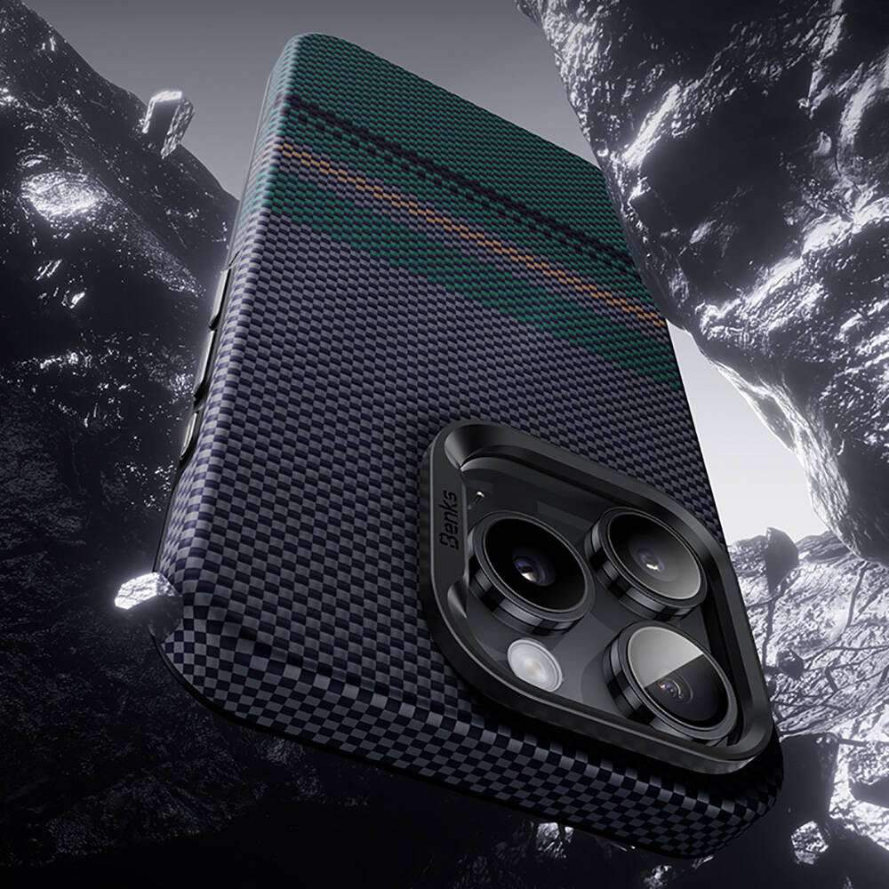 Apple iPhone 15 Pro Max Kılıf M-safe Şarj Özellikli Karbon Fiber Tasarımlı Benks Aurora ArmorPro Kevlar Kapak Siyah