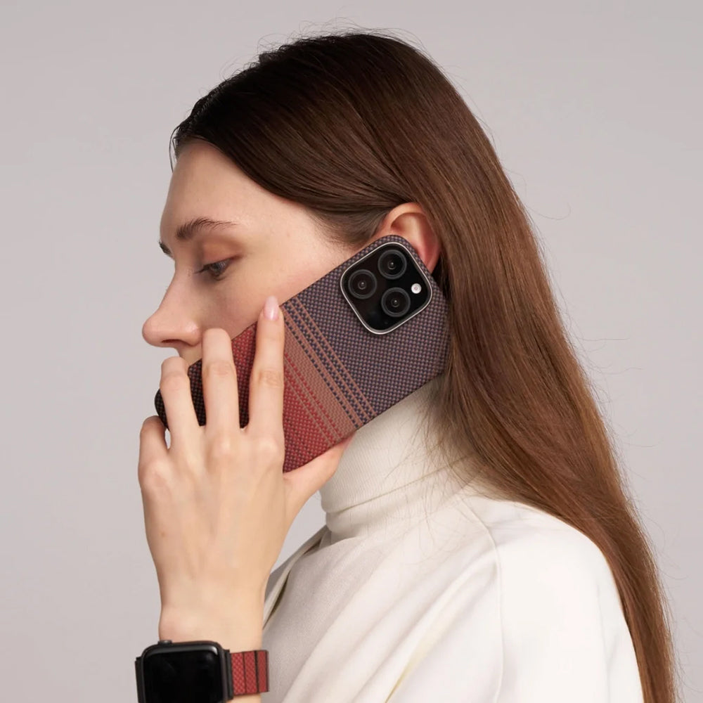 Apple iPhone 16 Plus Kılıf M-safe Şarj Özellikli Aramid Fiber Pitaka Tactile Woven Sunset-Moonrise Serisi Sunset Kapak Kahverengi