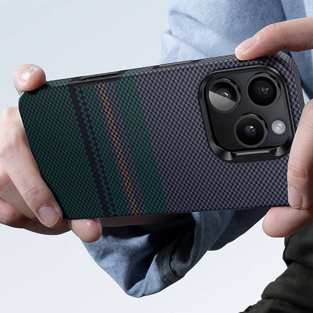 Apple iPhone 16 Pro Kılıf M-safe Şarj Özellikli Karbon Fiber Tasarımlı Benks Aurora ArmorPro Kevlar Kapak Siyah