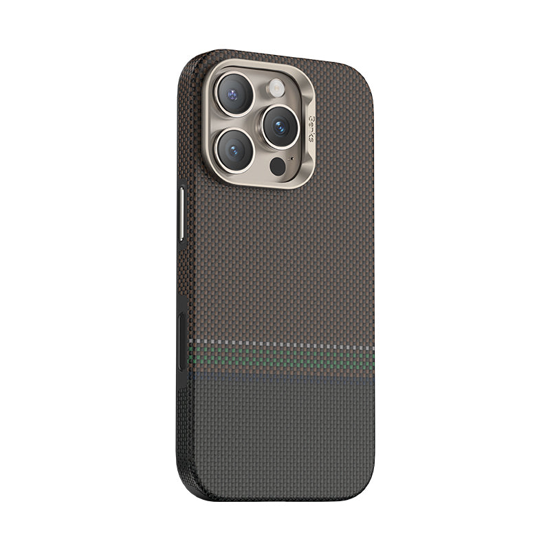 Apple iPhone 16 Pro Kılıf M-safe Şarj Özellikli Karbon Fiber Tasarımlı Benks Prestige ArmorPro Kevlar Kapak Gold