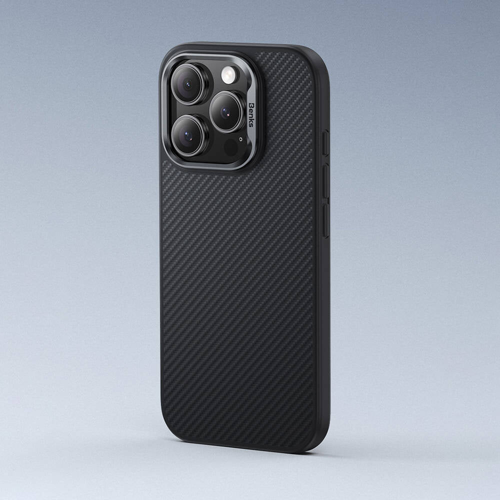 Apple iPhone 16 Pro Max Kılıf Karbon Fiber M-safe Şarj Özellikli Benks Hybrid ArmorPro 600D Kevlar Kapak Siyah