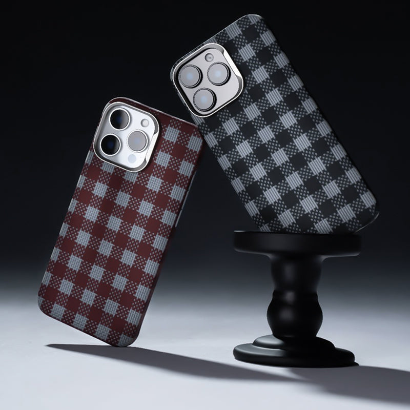 Apple iPhone 16 Pro Max Kılıf M-safe Şarj Özellikli Ekose Tasarımlı Benks ArmorVichy Kevlar Kapak Siyah