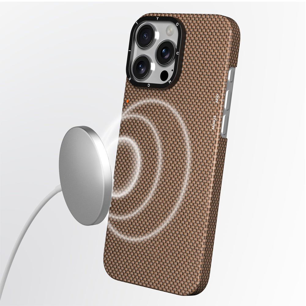 Apple iPhone 16 Pro Max Kılıf M-safe Şarj Özellikli Aramid Fiber Youngkit 1500D Kevlar Extreme Wing Titanyum-Gold Serisi Kapak Titanyum-Gold