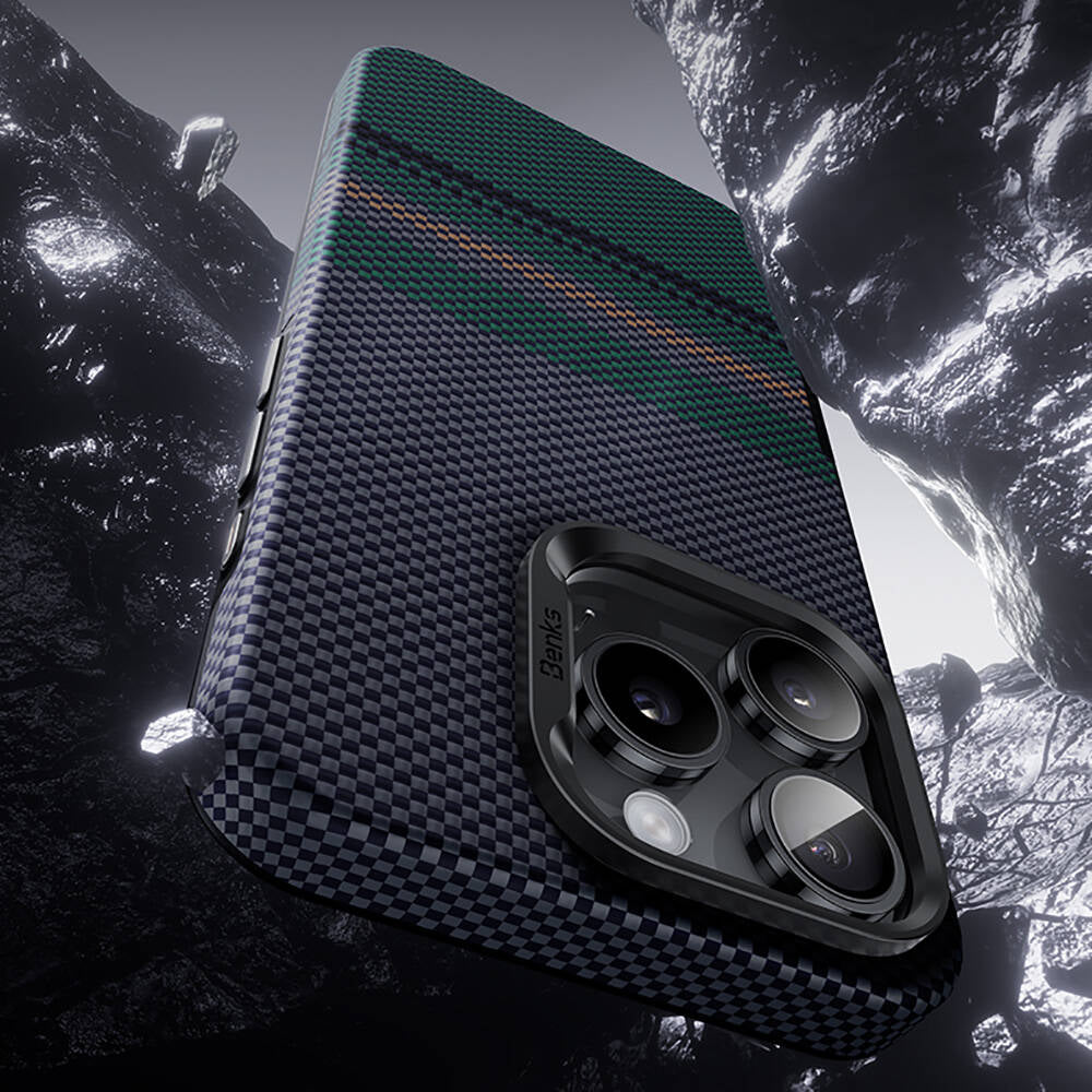 Apple iPhone 16 Pro Max Kılıf M-safe Şarj Özellikli Karbon Fiber Tasarımlı Benks Aurora ArmorPro Kevlar Kapak Siyah