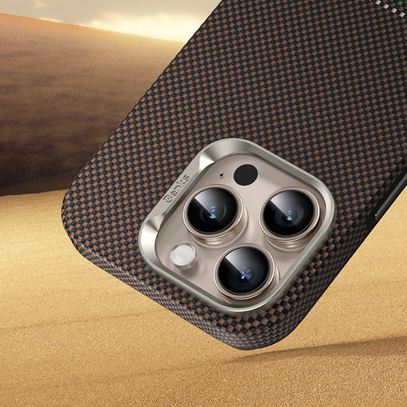 Apple iPhone 16 Pro Max Kılıf M-safe Şarj Özellikli Karbon Fiber Tasarımlı Benks Prestige ArmorPro Kevlar Kapak Gold