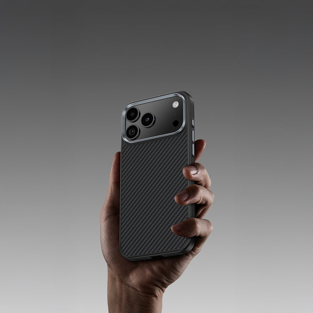 Apple iPhone 17 Pro Kılıf Karbon Fiber M-safe Şarj Özellikli Benks Hybrid ArmorPro 600D Kevlar Kapak Siyah