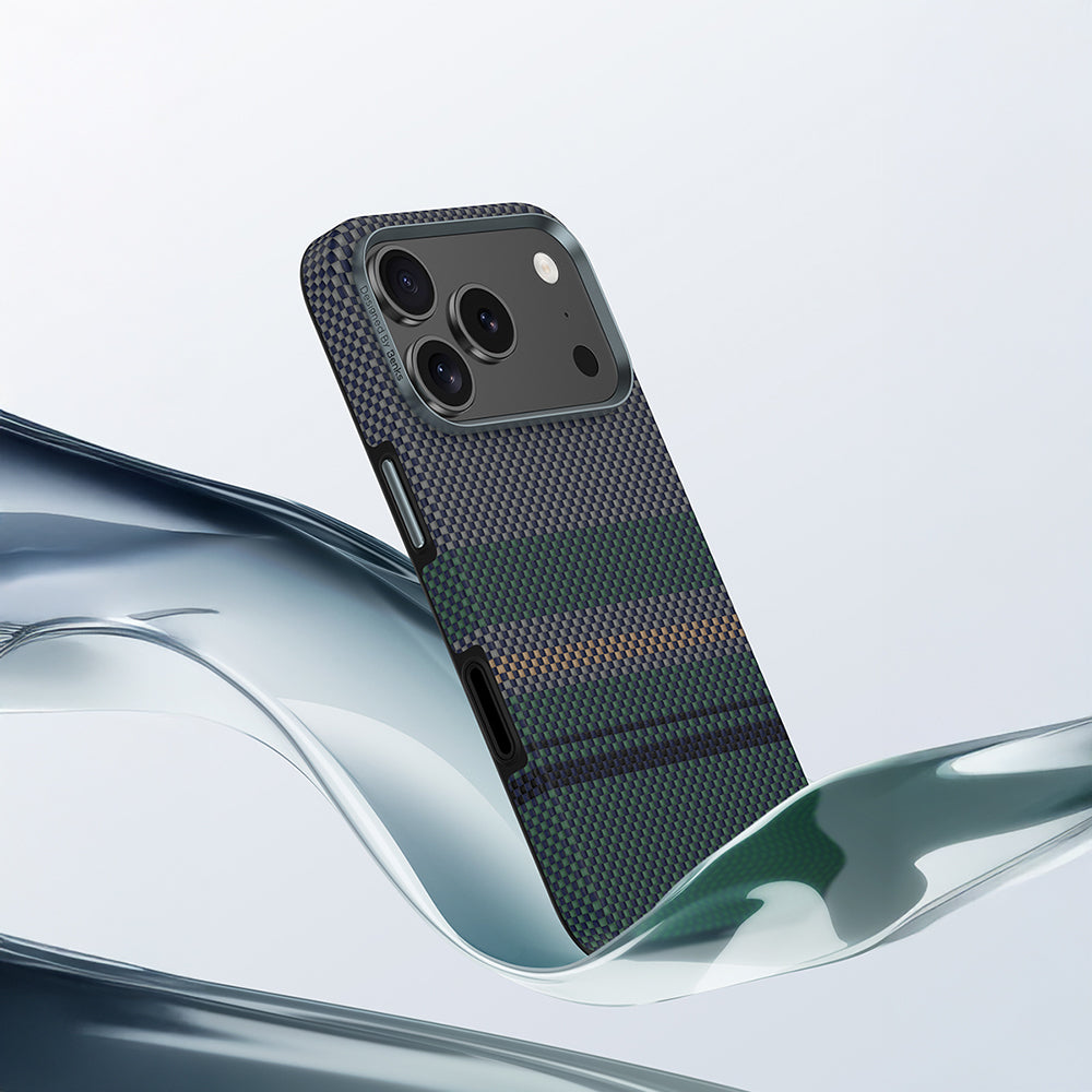 Apple iPhone 17 Pro Max Kılıf M-safe Şarj Özellikli Karbon Fiber Tasarımlı Benks Aurora ArmorPro Kevlar Kapak Yeşil