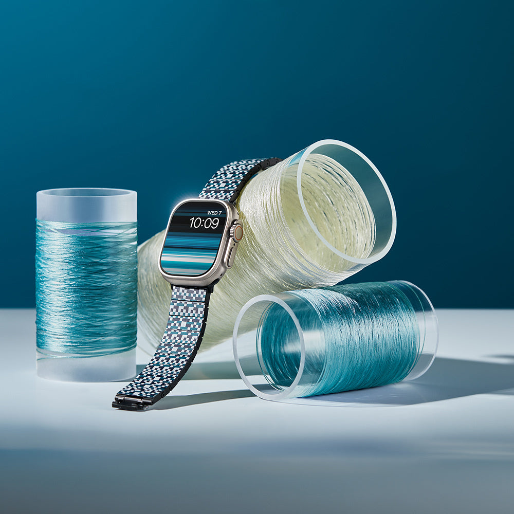 Apple Watch Serisi Uyumlu Aramid Fiber ve Karbon Fiber Pitaka Dreamland ChromaCarbon Serisi Mosaic Universal Kordon Mavi-Beyaz