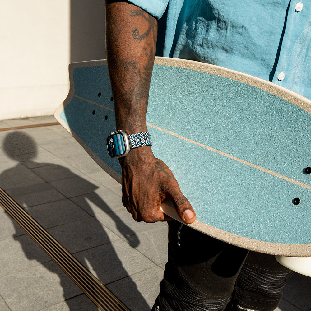 Apple Watch Serisi Uyumlu Aramid Fiber ve Karbon Fiber Pitaka Dreamland ChromaCarbon Serisi Mosaic Universal Kordon Mavi-Beyaz