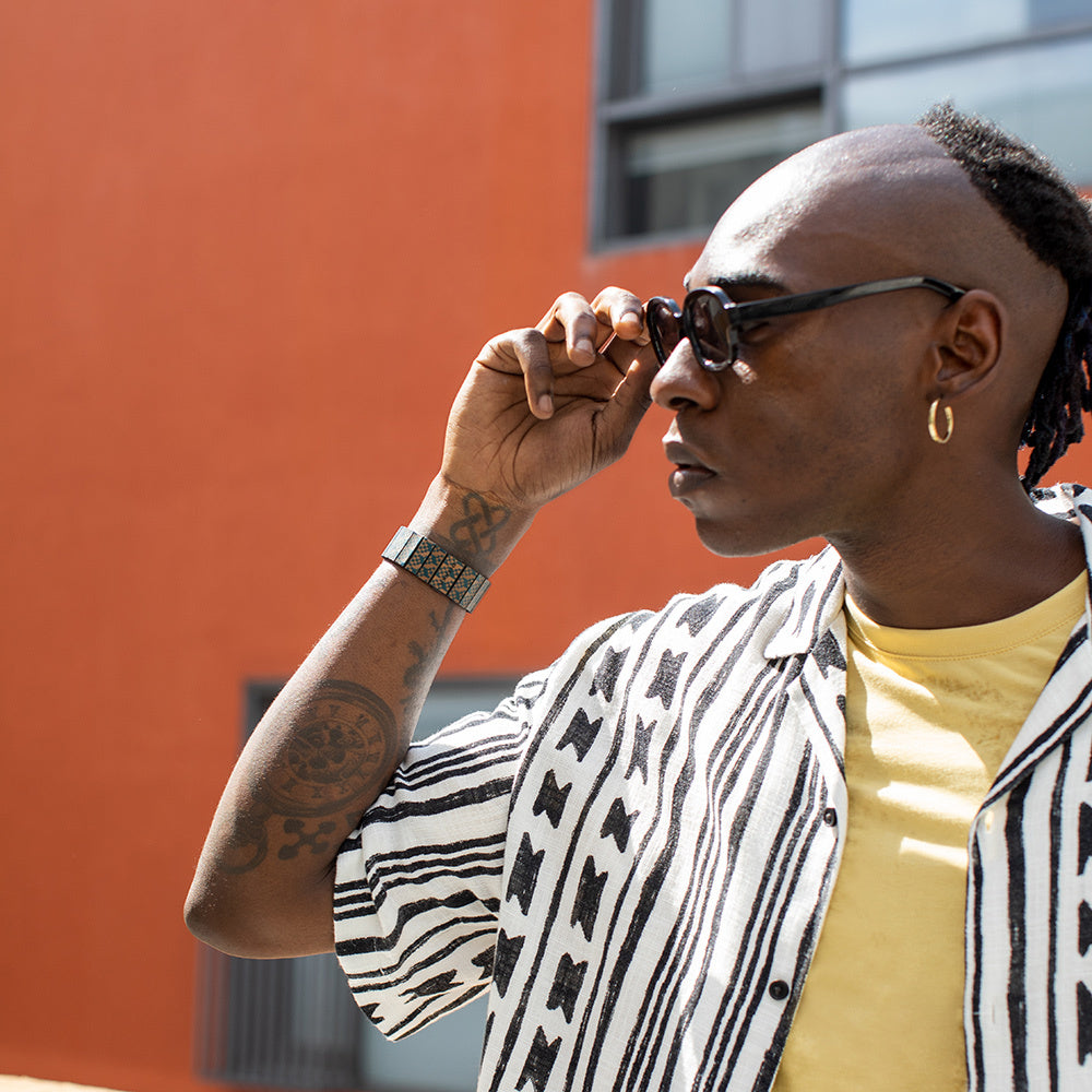 Apple Watch Serisi Uyumlu Aramid Fiber ve Karbon Fiber Pitaka Dreamland ChromaCarbon Serisi Stairs Universal Kordon Mavi-Kahverengi