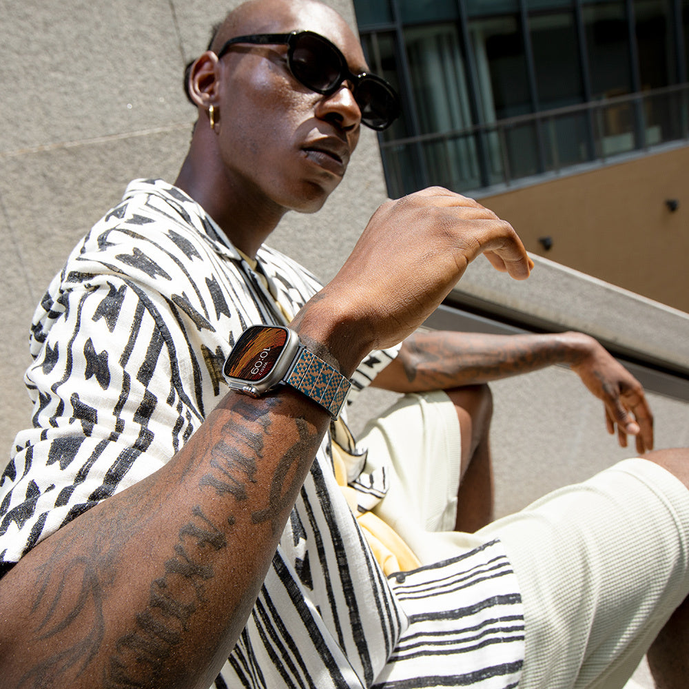 Apple Watch Serisi Uyumlu Aramid Fiber ve Karbon Fiber Pitaka Dreamland ChromaCarbon Serisi Stairs Universal Kordon Mavi-Kahverengi