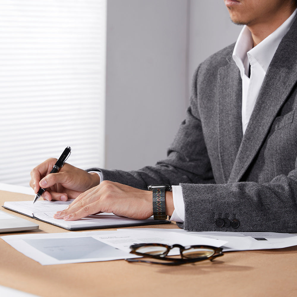 Apple Watch Serisi Uyumlu Aramid Fiber ve Karbon Fiber Pitaka Modern Serisi Rhapsody Universal Kordon Siyah