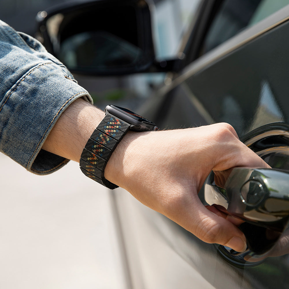 Apple Watch Serisi Uyumlu Aramid Fiber ve Karbon Fiber Pitaka Modern Serisi Rhapsody Universal Kordon Siyah