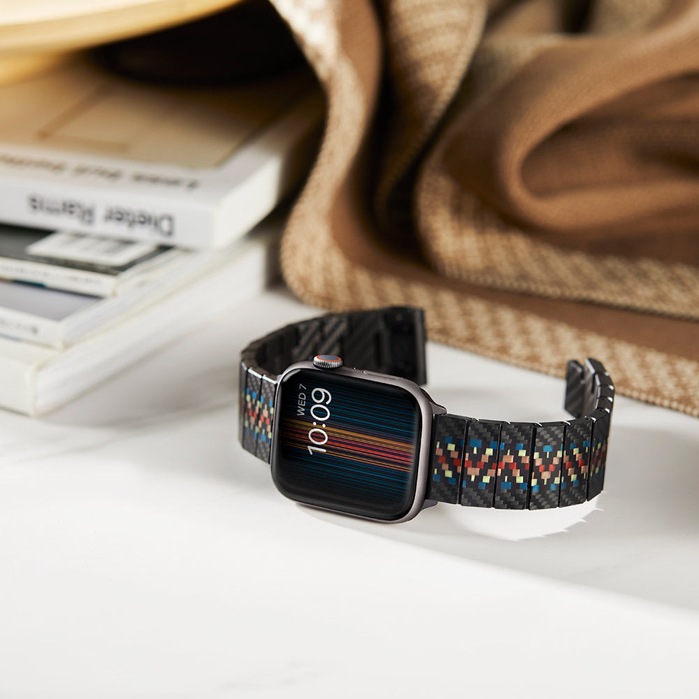 Apple Watch Serisi Uyumlu Aramid Fiber ve Karbon Fiber Pitaka Modern Serisi Rhapsody Universal Kordon Siyah