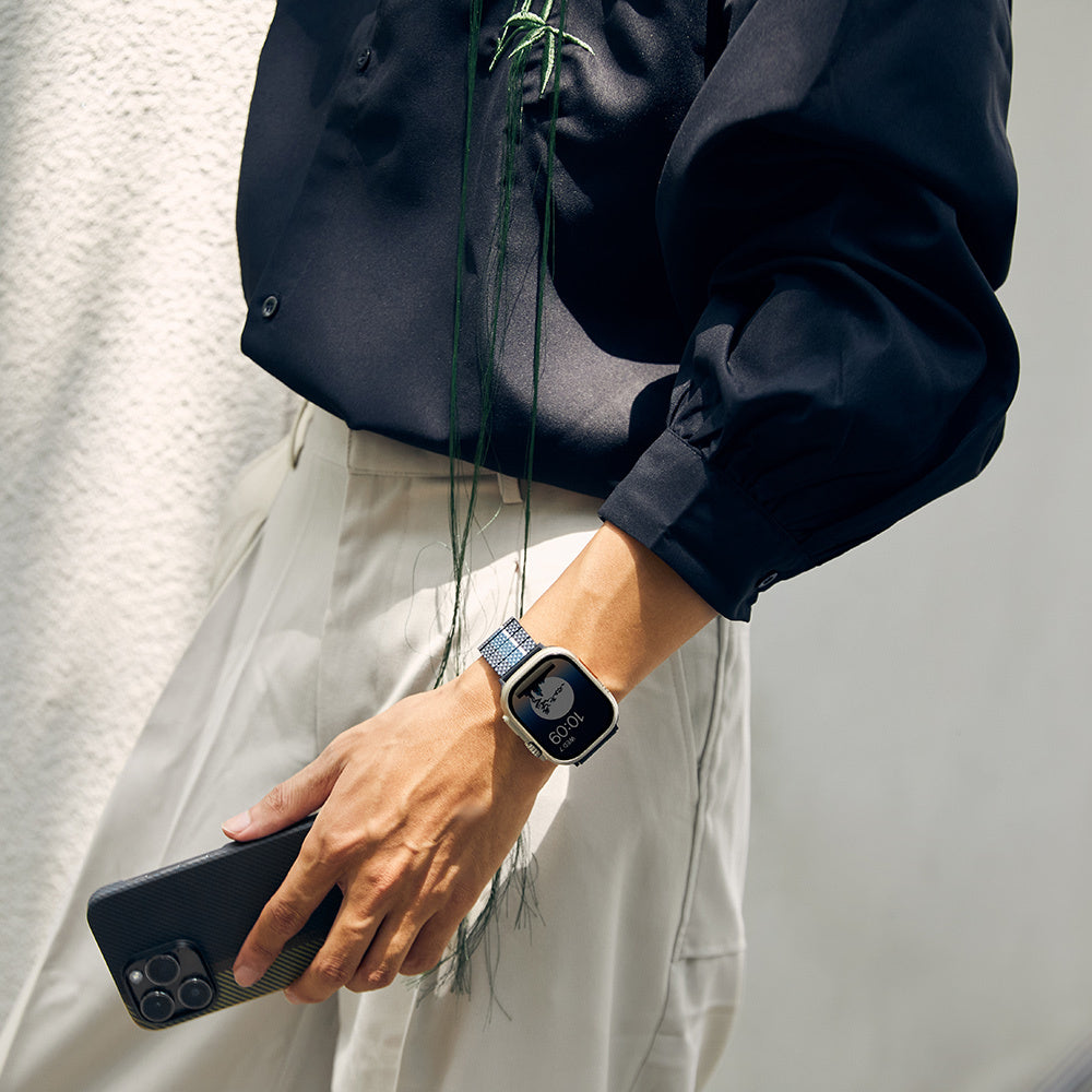 Apple Watch Serisi Uyumlu Aramid Fiber ve Karbon Fiber Pitaka Poetry of Things ChromaCarbon Serisi Moon Universal Kordon Siyah