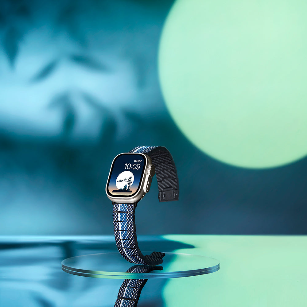 Apple Watch Serisi Uyumlu Aramid Fiber ve Karbon Fiber Pitaka Poetry of Things ChromaCarbon Serisi Moon Universal Kordon Siyah