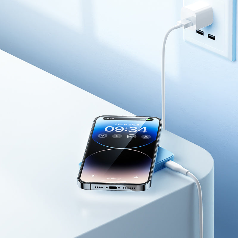 Benks MP07 M-safe Magnetik İnce Tasarımlı Powerbank 10000mAh iPhone 12-13-14 Serisi Beyaz