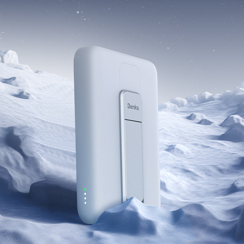 Benks MP08 M-safe Magnetik Standlı İnce Tasarımlı Powerbank 10000mAh Beyaz