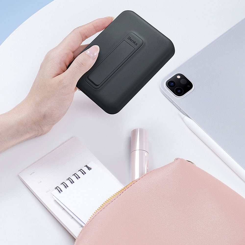 Benks MP09 M-safe Magnetik Standlı İnce Tasarımlı Powerbank 6000mAh Siyah