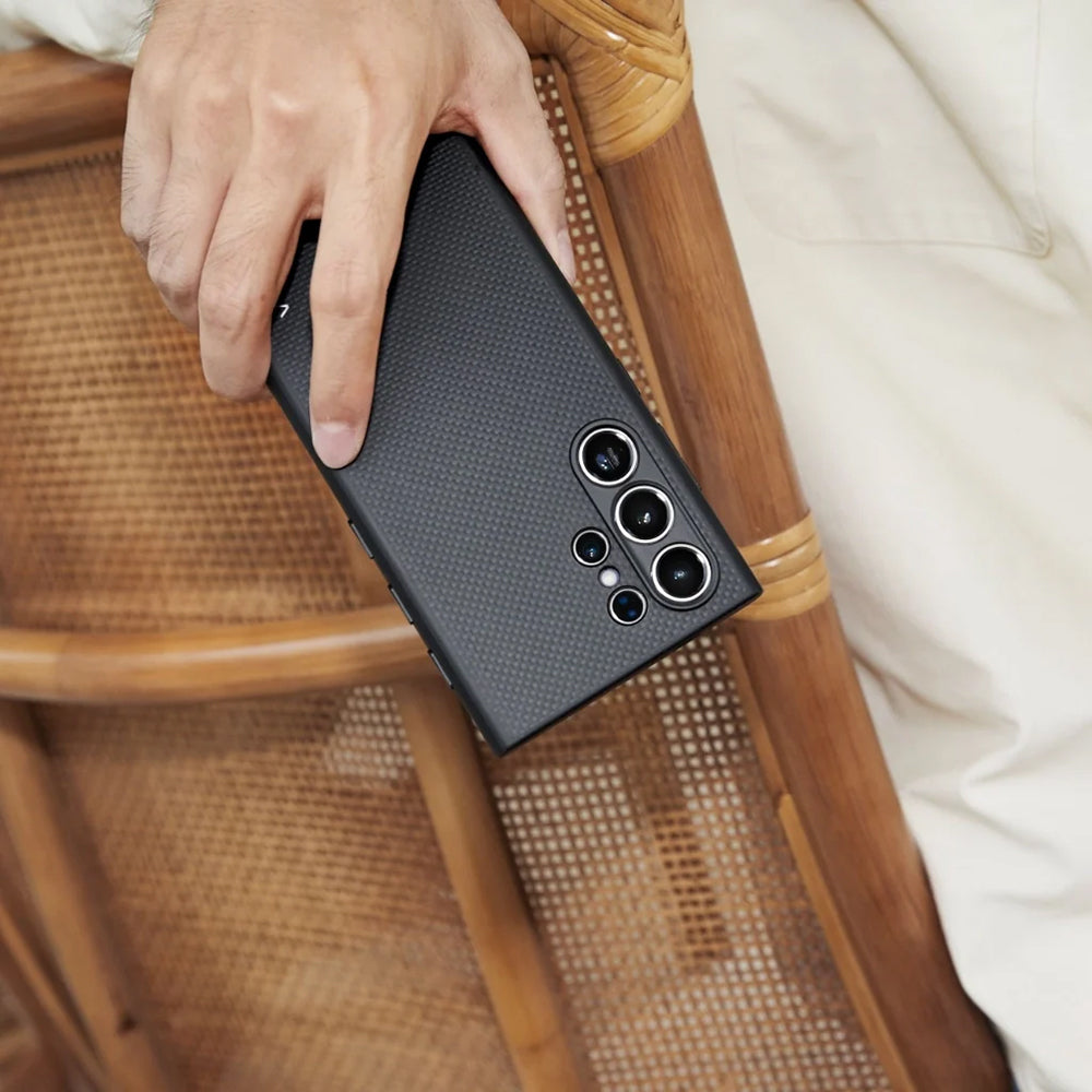 Galaxy S24 Ultra Kılıf M-safe Şarj Özellikli Aramid Fiber 3 Fonksiyon Butonlu Pitaka PinButton Serisi Kapak Siyah-Gri