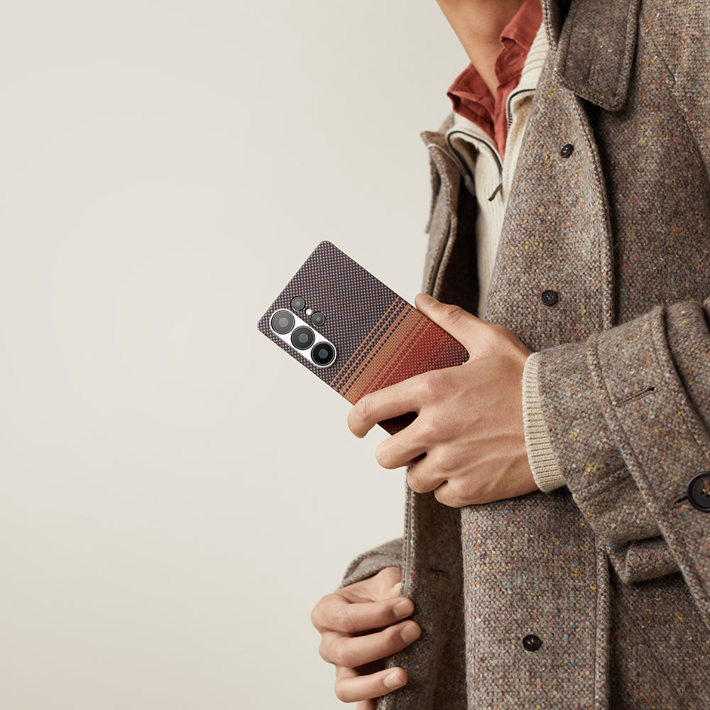 Galaxy S25 Ultra Kılıf M-safe Şarj Özellikli Aramid Fiber Pitaka Tactile Woven Sunset-Moonrise Serisi Kapak Kahverengi