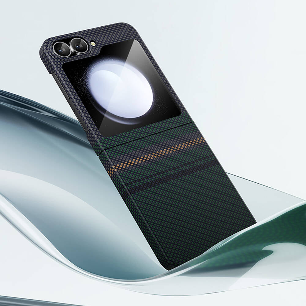 Galaxy Z Flip 6 Kılıf Karbon Fiber Tasarımlı Benks Aurora ArmorAir Kevlar Kapak Siyah