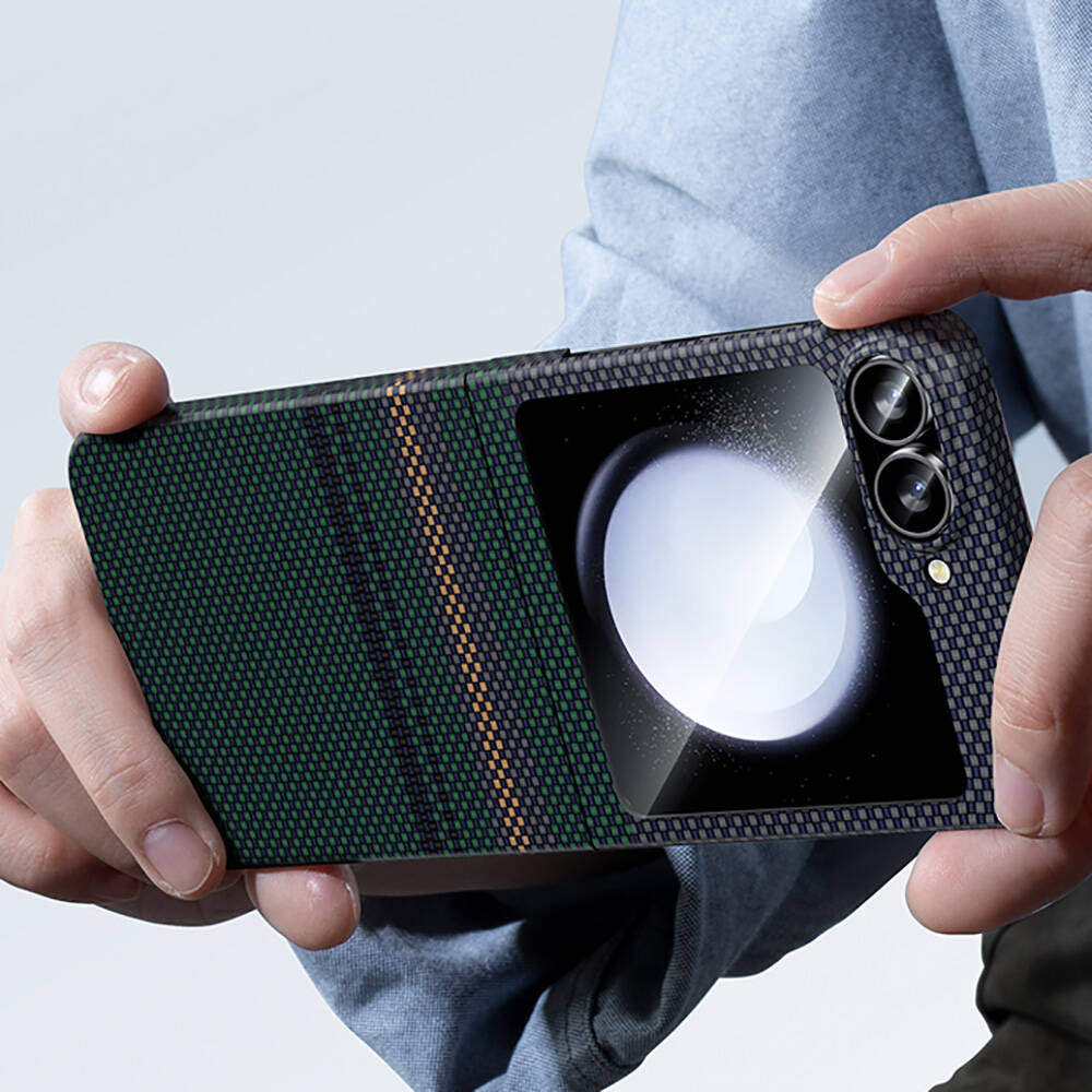 Galaxy Z Flip 6 Kılıf Karbon Fiber Tasarımlı Benks Aurora ArmorAir Kevlar Kapak Siyah