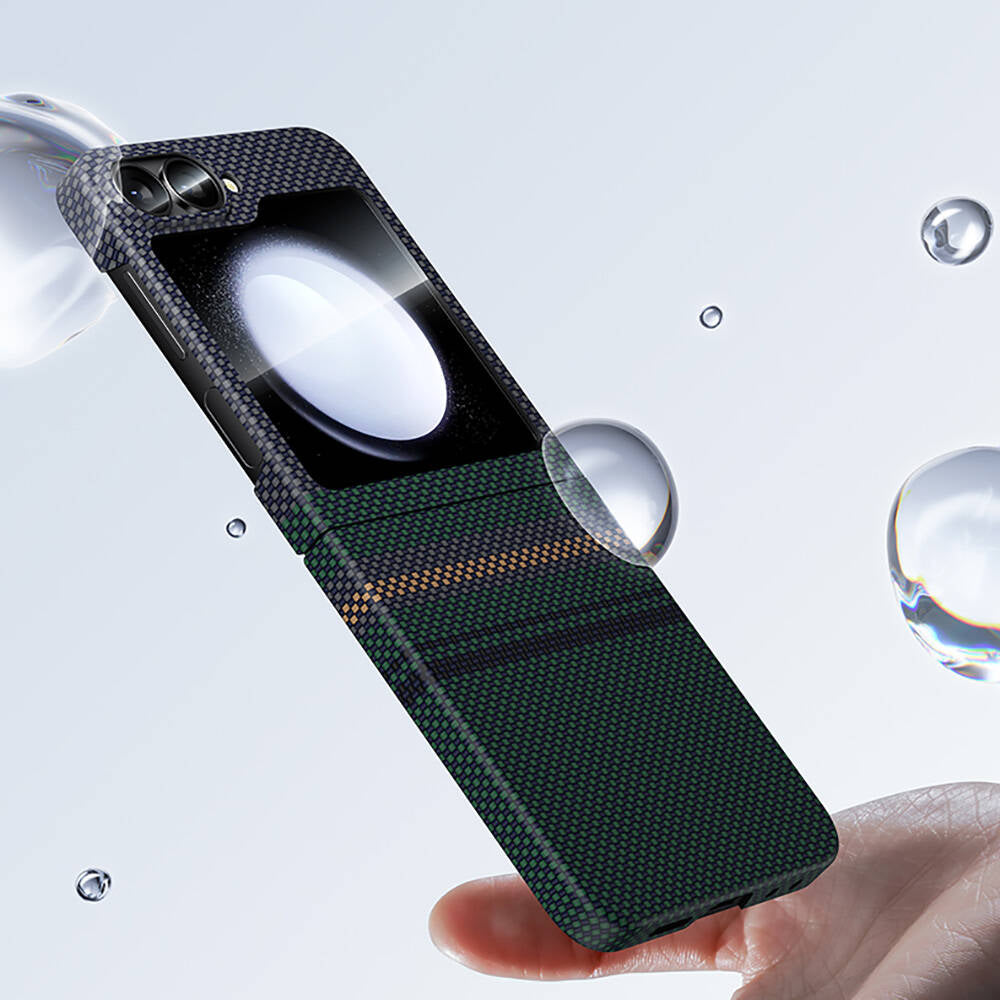 Galaxy Z Flip 6 Kılıf Karbon Fiber Tasarımlı Benks Aurora ArmorAir Kevlar Kapak Siyah