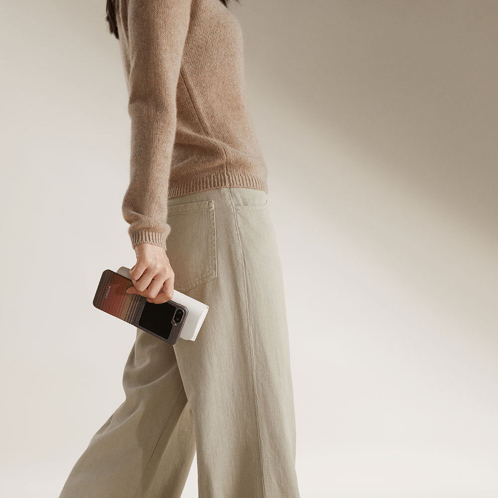 Galaxy Z Flip 6 Kılıf M-safe Şarj Özellikli Aramid Fiber Pitaka Tactile Woven Sunset-Moonrise Serisi Sunset Kapak Kahverengi