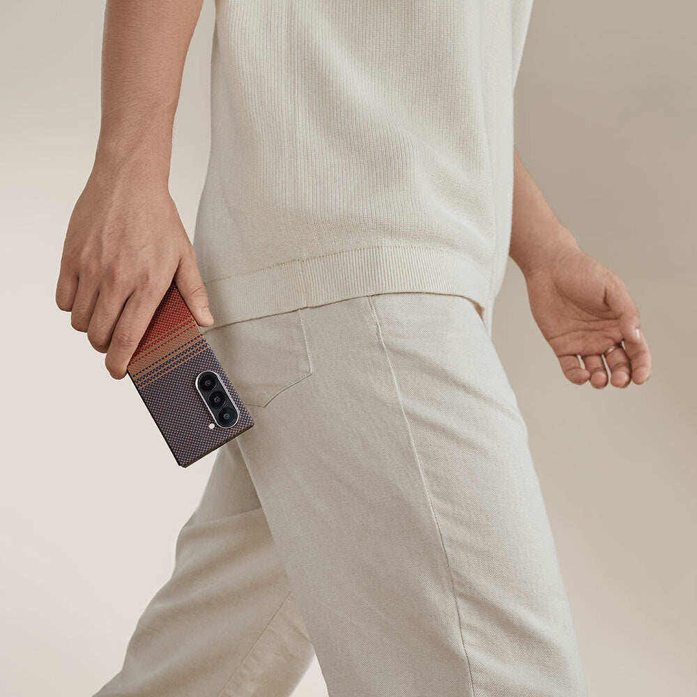 Galaxy Z Fold 6 Kılıf M-safe Şarj Özellikli Aramid Fiber Pitaka Tactile Woven Sunset-Moonrise Serisi Sunset Kapak Kahverengi