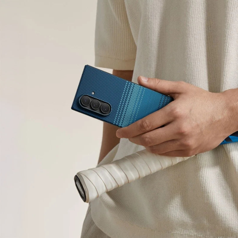 Galaxy Z Fold 7 Kılıf M-safe Şarj Özellikli Aramid Fiber Pitaka Tactile Woven Sunset-Moonrise Serisi Kapak Kahverengi