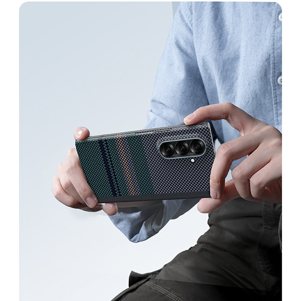 Galaxy Z Fold 7 Kılıf M-safe Şarj Özellikli Karbon Fiber Tasarımlı Benks Aurora ArmorAir Kevlar Kapak Yeşil